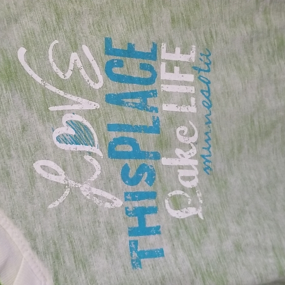 Like new large lake tshirt - Picture 3 of 9